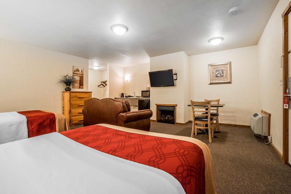 Econo Lodge Inn&Suites Kalispell Exterior foto