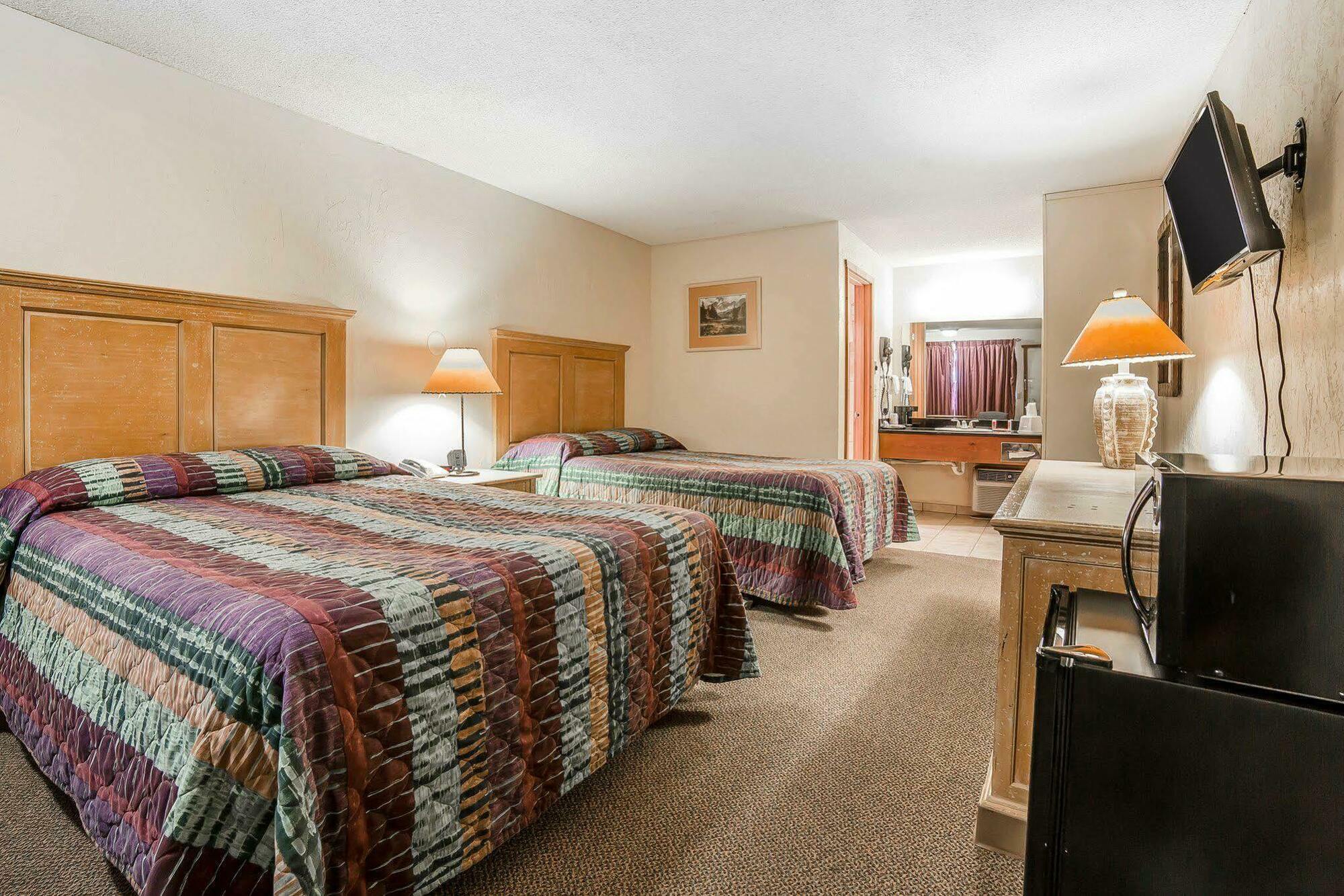 Econo Lodge Inn&Suites Kalispell Exterior foto